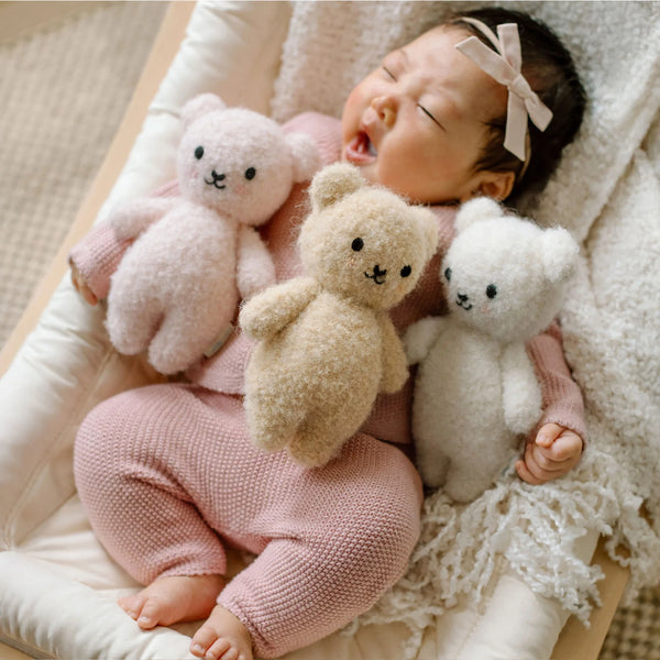 Baby bouclé bear (honey) - Cuddle & Kind