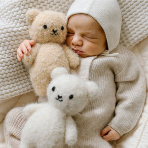 Baby bouclé bear (honey) - Cuddle & Kind