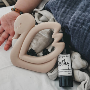 Swan Teether - Oatmeal - Bella Zailea