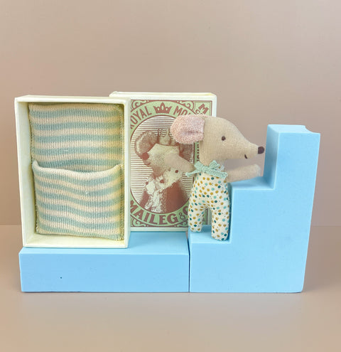 Sleepy-Wakey Baby Mouse in box Blue	- Maileg