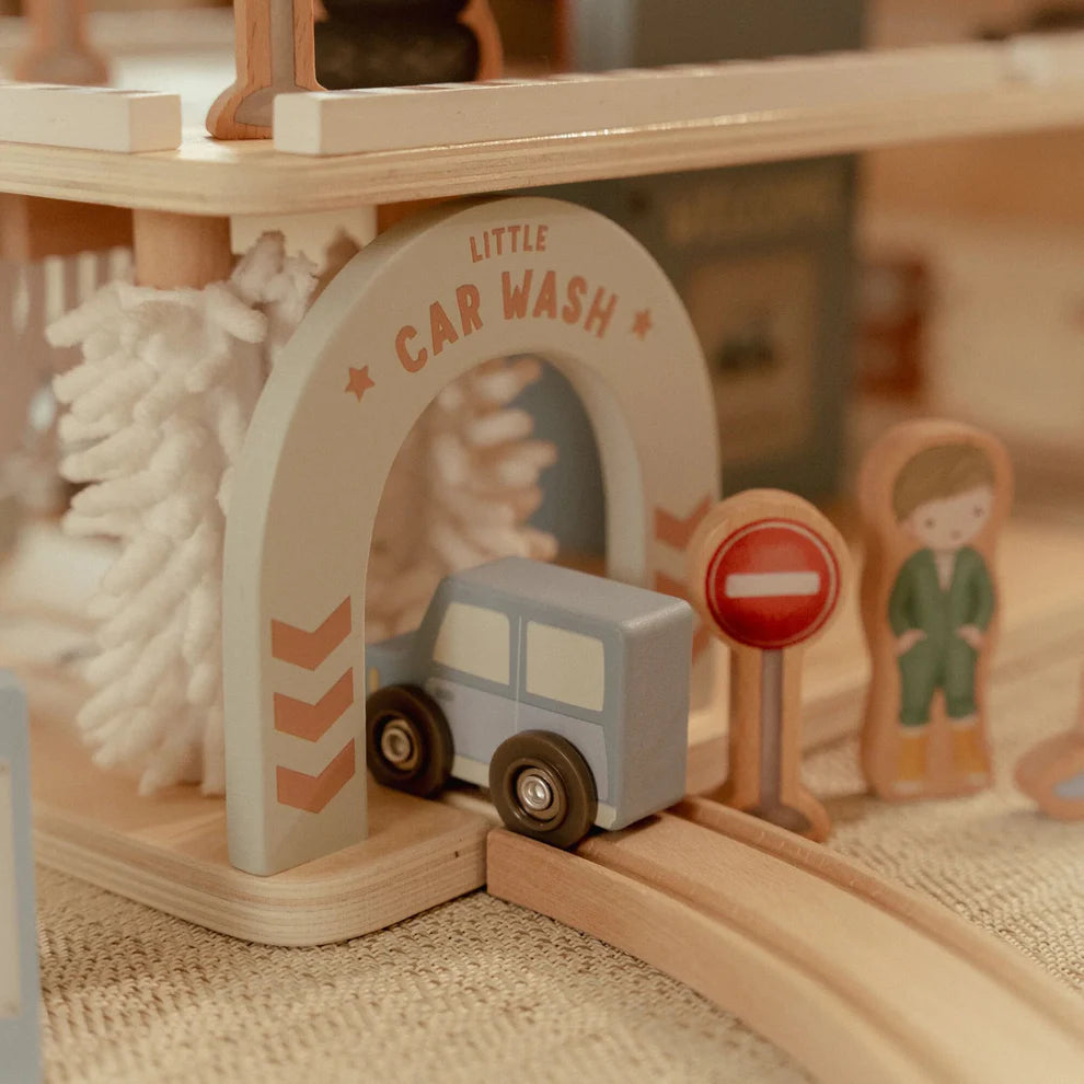 Wooden Garage - Little Dutch