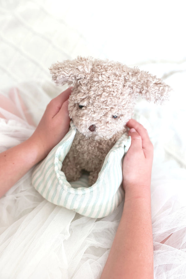 Marshmallow the Puppy in Carrier - Alimrose