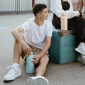 Insulated Flip Top 1 Litre Bottle - pool side - B Box