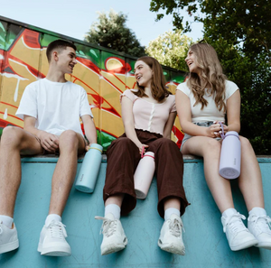 Insulated Flip Top 1 Litre Bottle - pool side - B Box