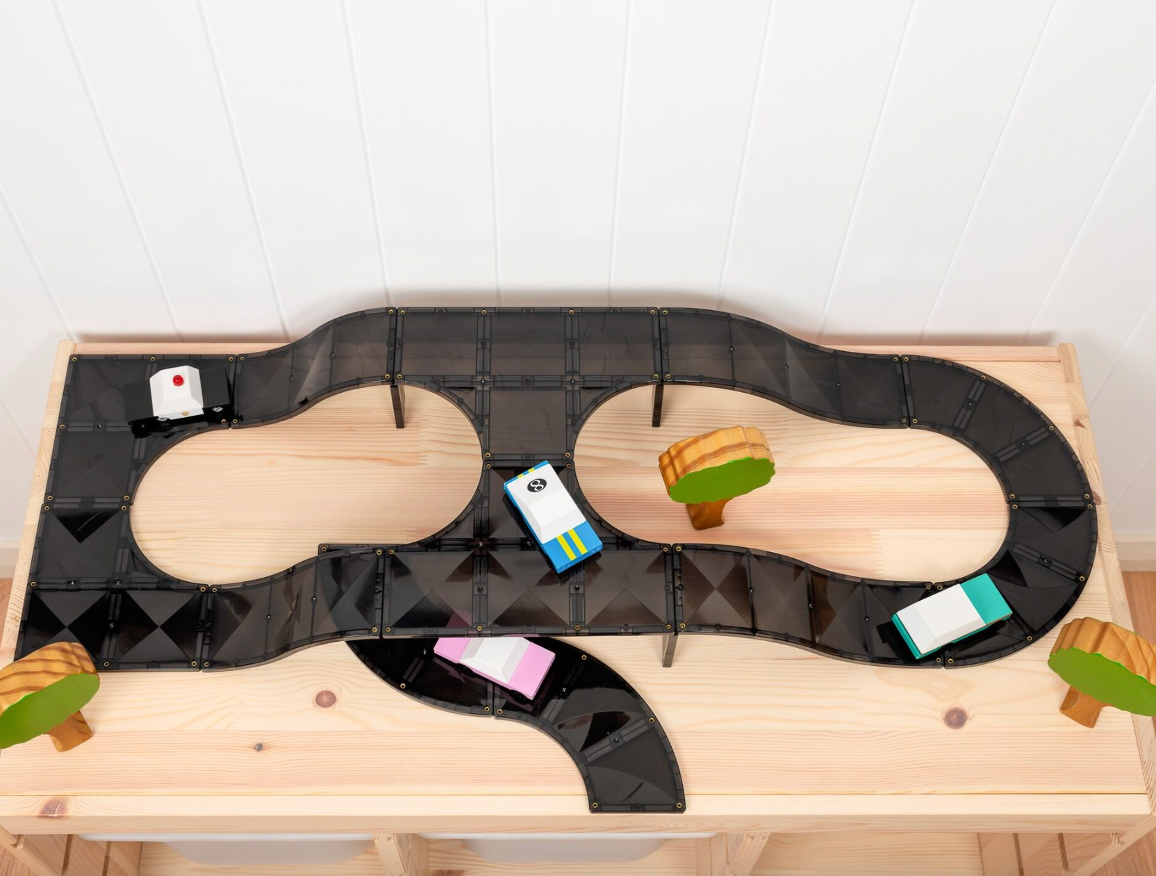 Roads Ramps and Intersections Pack - 16 piece - Connetix Tiles