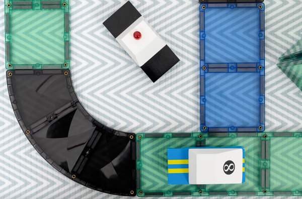 Roads Ramps and Intersections Pack - 16 piece - Connetix Tiles