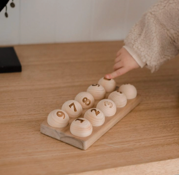 Count Me Egg Stand - Q Toys