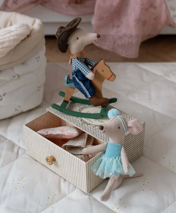 Dance Mouse in Daybed Little Sister - Maileg